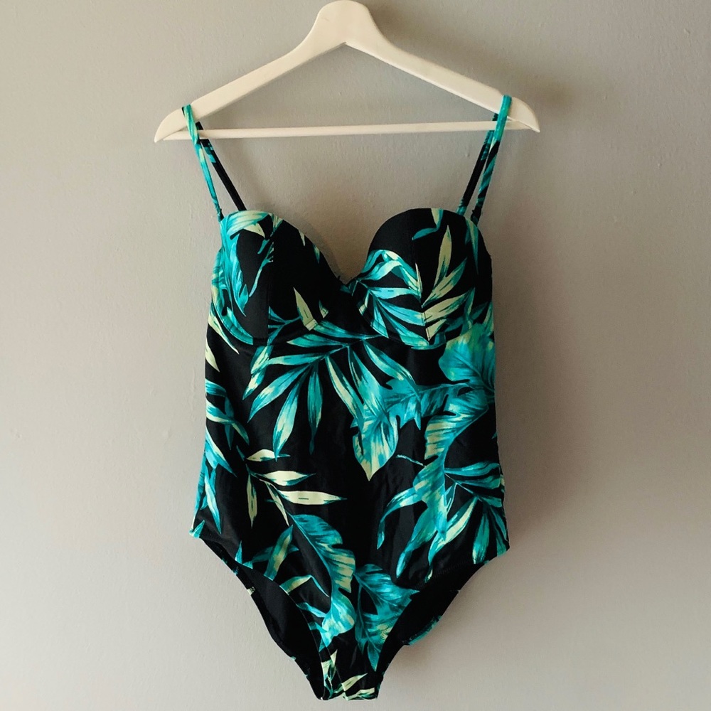Old Navy one piece bathing suit